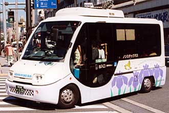 〔Ｅ４４１１〕　日野ポンチョ（２００４年）