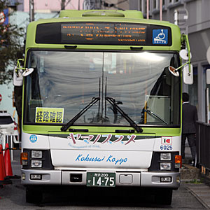 「ヤマノススメ」ラッピングバス１号車　正面