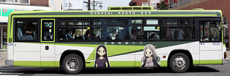 「ヤマノススメ」ラッピングバス１号車　非公式側