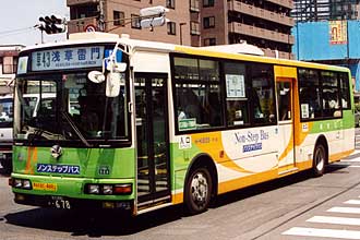 〔Ｈ－Ｋ６０５〕　三菱ふそうＫＫ－ＭＫ２７ＨＭ（２００２年）