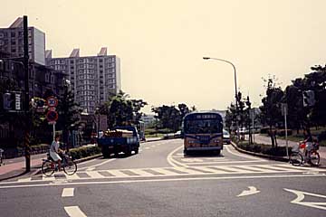 １２２系統　（旧）新杉田駅～富岡バスターミナル～金沢卸団地～金沢工業団地