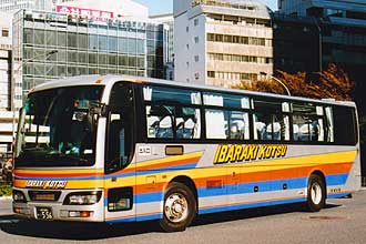 〔水戸２００か５５６〕　日産ディーゼルＫＬ－ＲＡ５５２ＲＢＮ（２００４年）