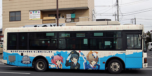 「壬生シスターズ」ラッピングバス　非公式側