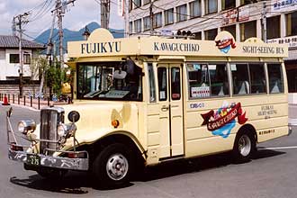 〔９５４２〕　日産自動車Ｕ－ＲＧＷ４０（１９９５年）