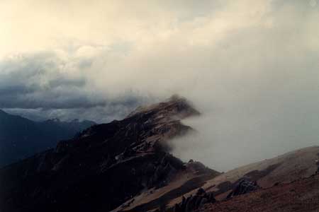燕岳への尾根道