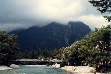 上高地・梓川にかかる河童橋