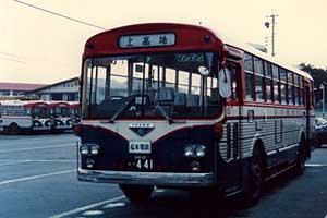 新島々駅前の上高地行