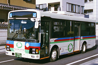 〔伊豆２００か２３３〕　いすゞＫＫ－ＬＲ２３３Ｊ１（２００２年）