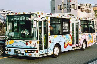 〔沼津２００か００８０〕　日産ディーゼルＫＫ－ＲＭ２５２ＧＡＮ（１９９９年）