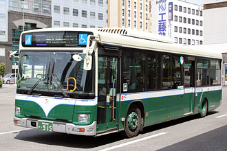 〔静岡２００か９１５〕　日野ＱＰＧ－ＫＶ２９０Ｑ１（２０１７年）