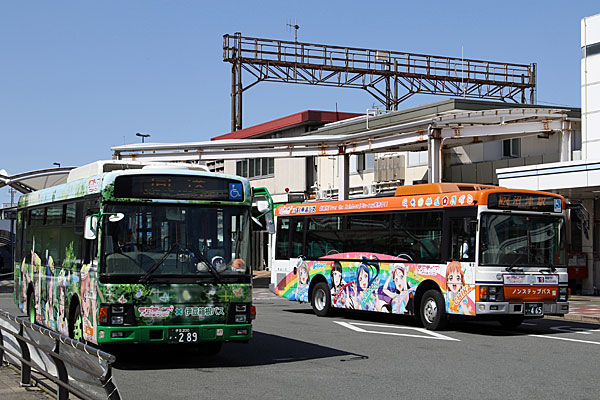 ２０２２年１２月１０日撮影　静岡県沼津市（沼津駅南口）伊豆箱根バスとの並び