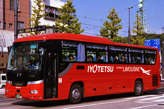 〔愛媛２００か５４８０〕　日野ＱＴＧ－ＲＵ１ＡＳＣＡ（２０１５年）