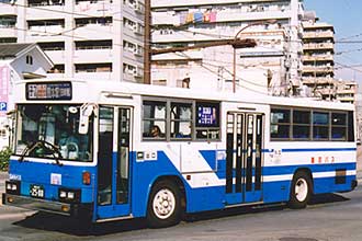 〔熊本２２か２５８８〕　いすゞＵ－ＬＶ３２４Ｍ（１９９１年）