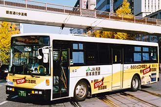 〔熊本２００か７１１〕　いすゞＫＣ－ＬＶ３８０Ｌ（１９９５年）