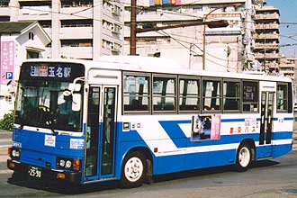 〔熊本２２か２５９０〕　三菱ふそうＵ－ＭＫ１１７Ｊ（１９９１年）