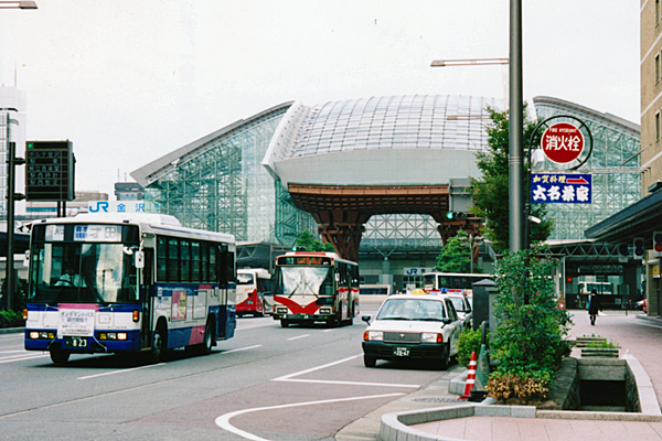 西日本・金沢　金沢駅東口～リファーレ前