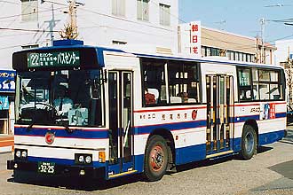 〔熊本２２か３２２５〕　日野Ｐ－ＨＵ２３３ＢＡ