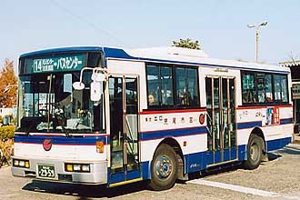 〔熊本２２か２９５９〕　日産ディーゼルＵ－ＲＰ２１０ＧＡＮ（１９９５年）