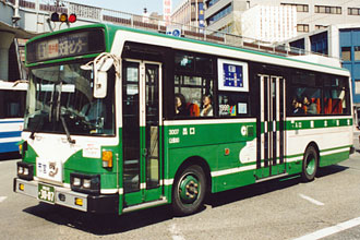 〔熊本２２か３００７〕　いすゞＵ－ＬＲ３３２Ｊ（１９９５年）