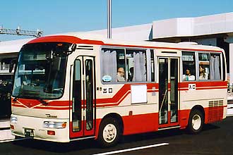 〔高知２００あ２６〕　日野ＫＫ－ＲＸ４ＪＦＥＡ（２００２年）