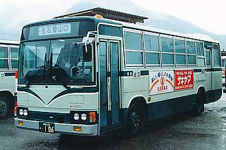 〔和歌山２２き１０６〕　三菱ふそうＰ－ＭＫ１１７Ｊ（１９８９年）