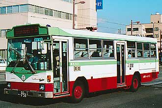 〔高２２か７５１〕　日野Ｋ－ＲＪ１７２ＡＡ（１９８１年）