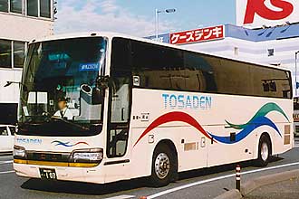 〔高知２００か１０７〕　日野ＫＬ－ＲＵ１ＦＳＥＡ（２００３年）