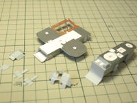 中央シェルター組立中