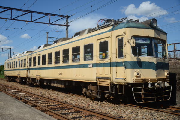 福鉄・低床車｜ほくりく光速鉄道