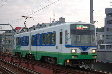 福鉄・低床車｜ほくりく光速鉄道