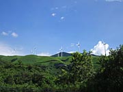 俵山の麓・風力発電の風車