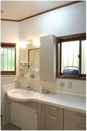 ���ʏ��Ɨ����̃��t�H�[�[��