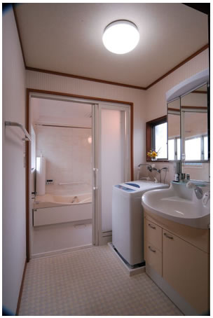 ���ʏ��ƃo�X���[���̃��t�H�[��