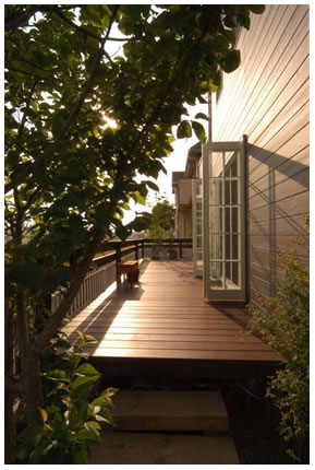 �E�b�h�f�b�L�ƃt���I�[�v���^�C�v�̃T�b�V�ŁA���r���O�̊J�����Ɗg���芴���A�b�v