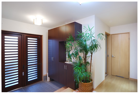 �ݔ����o���A�t���[