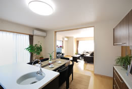 ���r���O�E�_�C�j���O