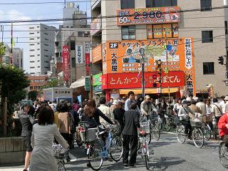 千歳烏山駅東側の横断歩道