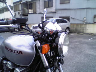 �E���ϐg��