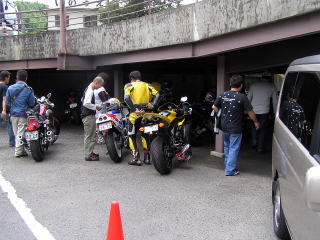 飯も食ったし、さぁ走るでぇ〜