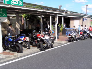 ���{�����r�`�ŋx�e