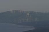 尻屋崎の丘陵にある無数の風力発電風車