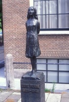 アンネ・フランクの銅像