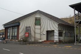 ���������y������