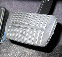 �u���[�L�y�_�������O