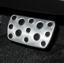 �A���~�u���[�L�y�_���p�b�h