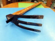 村のかじや　片手鍬三本