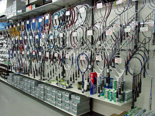 ���l�b�N�X�A�~�Y�m�A�v�����X�A�S�[�Z���Ȃǂ̊e���[�J�[��e�j�X���P�b�g��V���[�Y��L�x�Ɏ戵���Ă���܂��B�܂���I���W�i���`�[���E�F�A�ɂ��Ή��B�����K�b�g����n�j�I