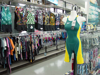 �펞�݌ɂP�O�O�O���ȏ�!�L���b�v�A�S�[�O���Ȃǂ̃A�N�Z�T���[�₻�̑��X�C���֘A�p�i���[���B�܂���`�[���̃I�[�_�[�E�F�A�ɂ��Ή����܂��B���q�l�ɍ����������������ƌ�����܂��B