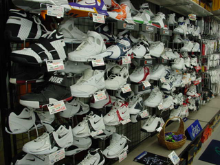 �j���[���f�����烌�A���f���܂ŁA�o�X�P�b�g�A�o���[�p�i���L�x�ɕi�����B