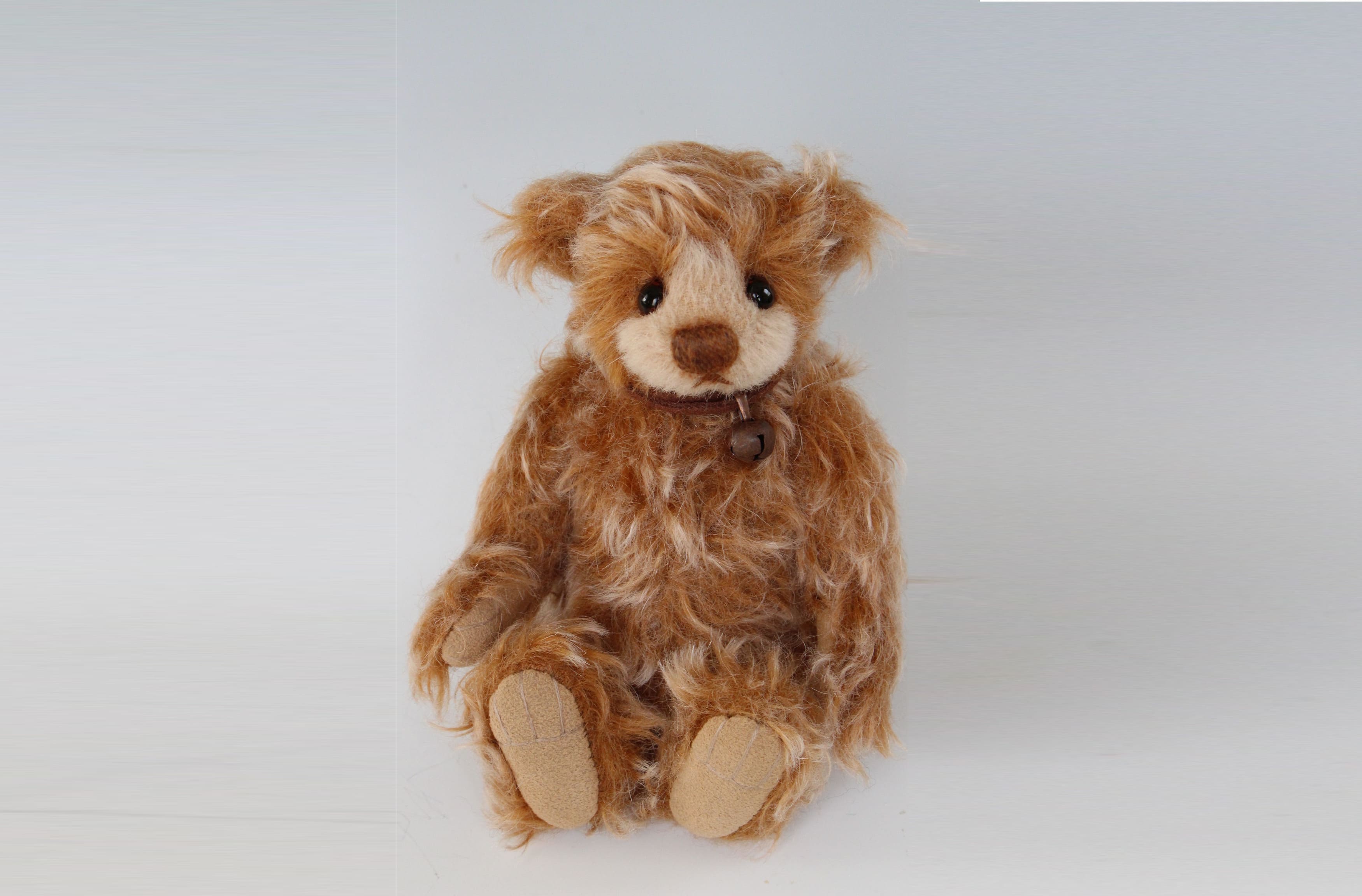 Chip, 7 inches bear made from German tipped mohair.